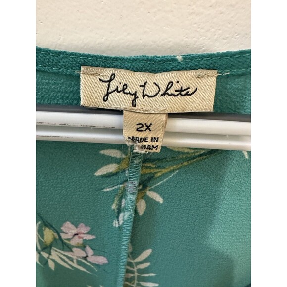 Lily White Plus 2X Floral Blouse Green Boho Bell Sleeve Tie Top V-Neck - Picture 3 of 8